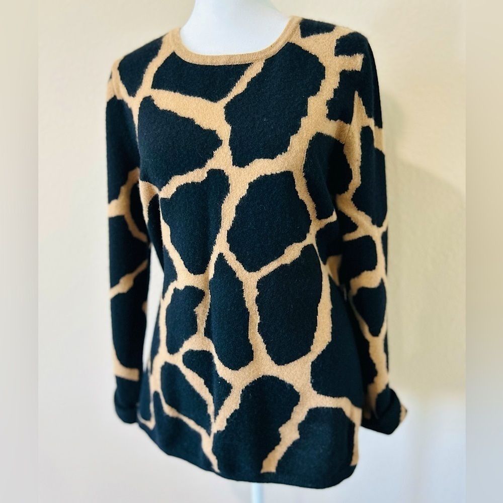 Peck & Peck 2-Ply Animal Print Crew Neck Cashmere Sweater - Picture 2 of 9